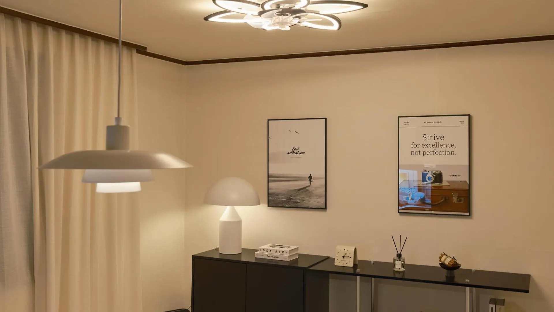 Walking Distance To Sindorim Station, 3 Rooms, 4 Queen Beds, 2 Bathrooms, 1 Minute To Yeongdeungpo Station Bus Stop Seul 0*,